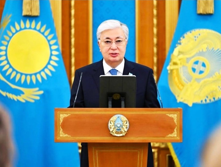 ПРЕЗИДЕНТ МҰҒАЛІМДЕРДІ КӘСІБИ МЕРЕКЕСІМЕН ҚҰТТЫҚТАДЫ